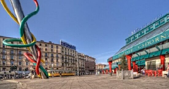 Milano – Aggressione in piazzale Cadorna: banda di ragazzini accerchia passanti per rapinarli