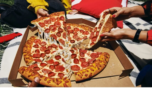 A Milano arriva la “vera” pizza USA – Apre Pepperoni, con tagli XXL