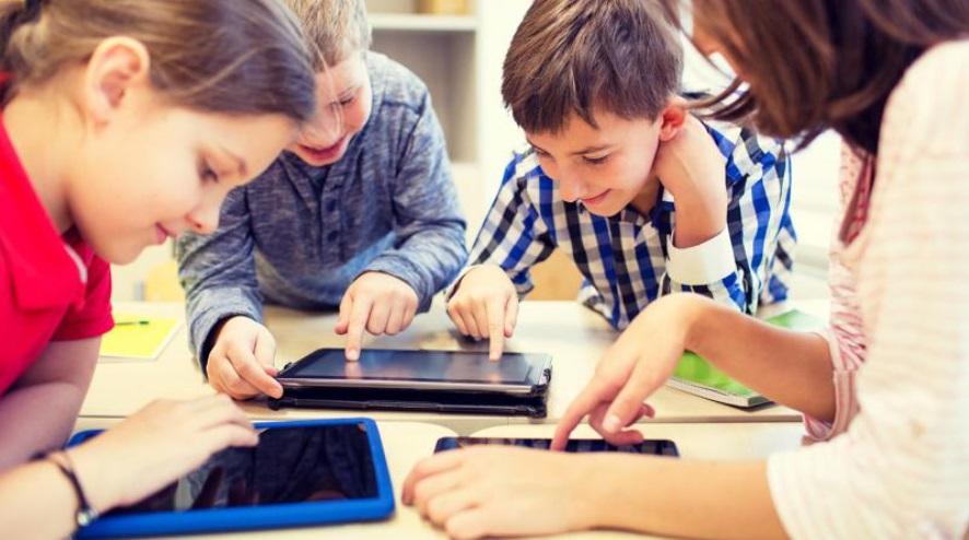 Scuola, “rivoluzione” in Svezia – Addio tablet, troppa tecnologia fa male. Si torna a “carta e penna”