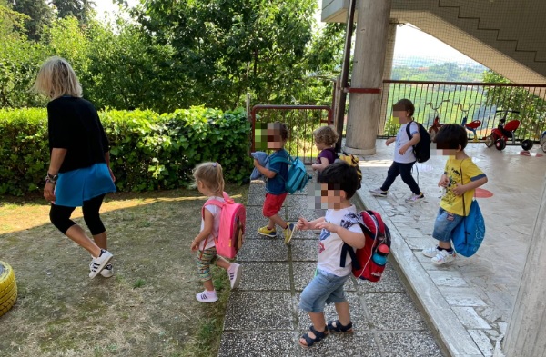 Milano – Paura al campo estivo dei bimbi: entrano incappucciati e armati di spranghe. E creano il panico