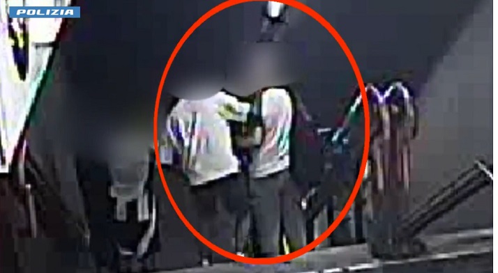 Milano – Strappano collane ai passeggeri in Metropolitana: arrestati due nordafricani