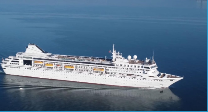 Vuoi fuggire da Trump? C’è una crociera che dura 4 anni: l’offerta della Compagnia “Villa Vie” per gli anti-Donald