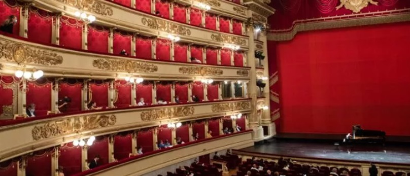 Milano, l’inchiesta – Lavoratori di teatri e musei: “Sfruttati a 5 euro l’ora”, sotto la soglia di povertà. Le indagini