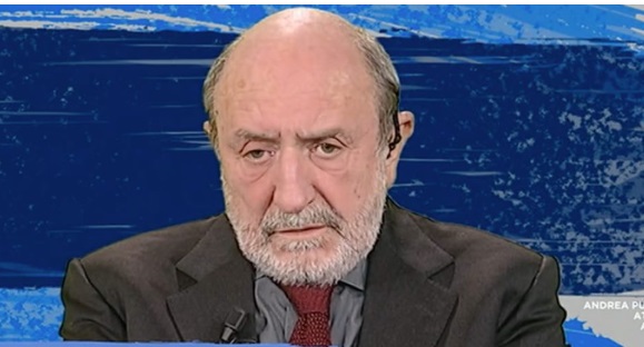 Galimberti: “La scuola è diventata una clinica psichiatrica”. E scoppia la polemica: la risposta di un Prof