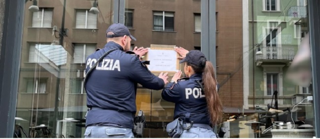 Milano – Vendono gelato in centro dopo mezzanotte: chiusi 4 locali. E scoppia la polemica