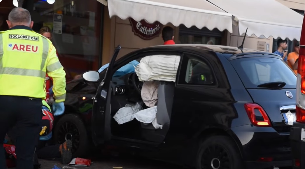 Follia in Lombardia – Cacciato dal bar si lancia con l’auto contro il locale: 4 feriti.