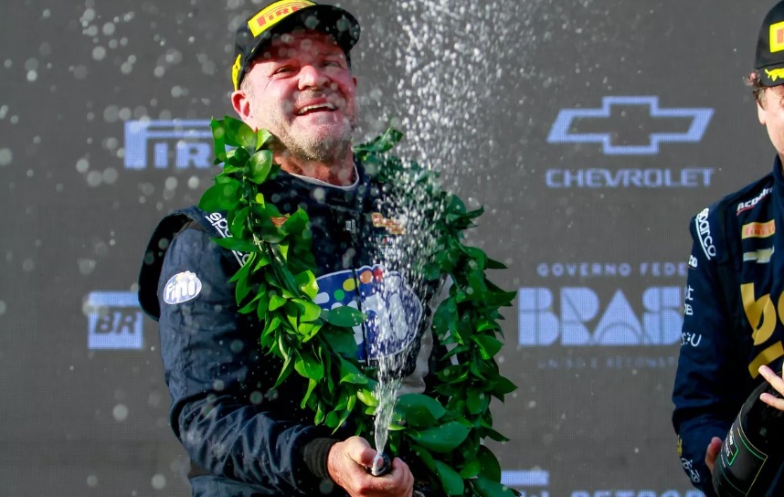 Barrichello campione infinito – A 53 anni trionfa nel campionato NASCAR brasiliano