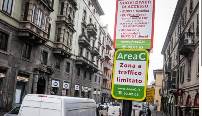 Milano come Londra: “Area B e Area C a pagamento per tutti”, arriva la nuova proposta contro lo smog alle stelle