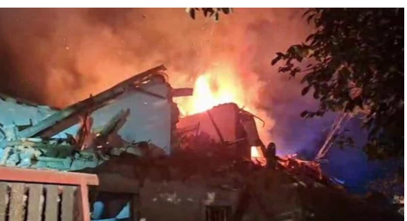 Fratelli fanno esplodere la casa durante lo sgombero – Bilancio tremendo:  morti 3 carabinieri, 17 feriti. Trovate bottiglie molotov