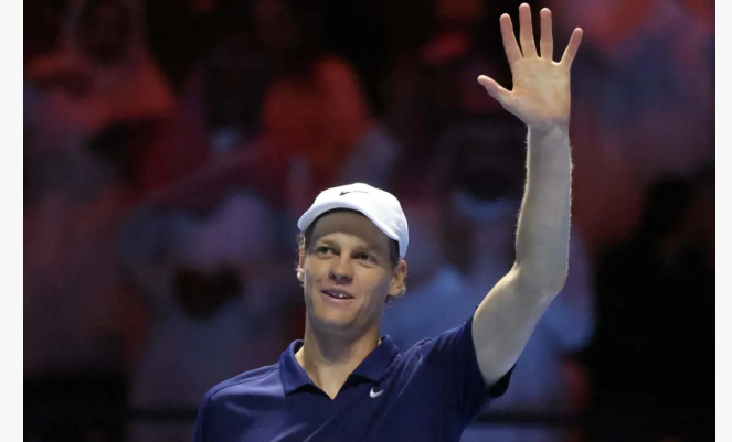 Sinner ‘distrugge’ Djokovic in 1 ora di gioco. ” Mi ha preso a calci nel c…”. Ora la finalissima contro Alcaraz