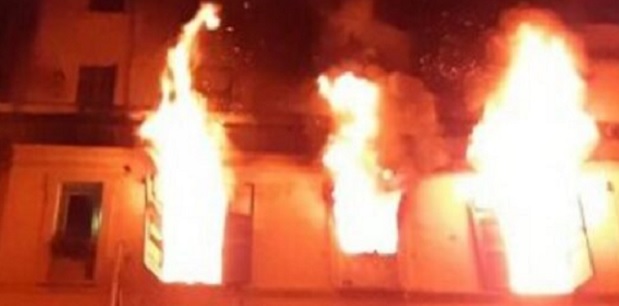 Milano – Tremenda tragedia: a fuoco appartamento. Muoiono madre, padre e figlio. 50 sfollati