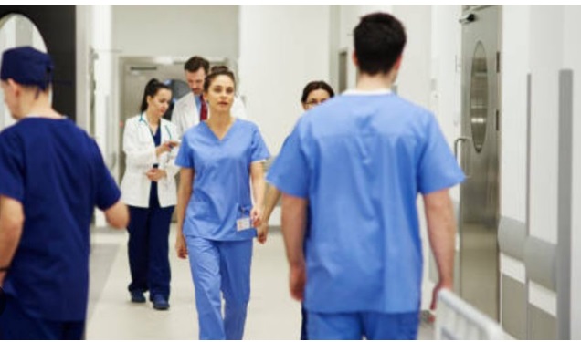 Milano – La fuga degli infermieri: più di 3 mila lasciano ogni anno. “Vanno in Svizzera o a Dubai”