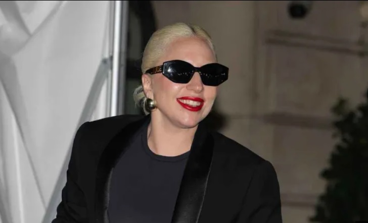 A Milano è arrivata anche Lady Gaga? Avvistata nei vicoli di Brera: i Fan si appostano