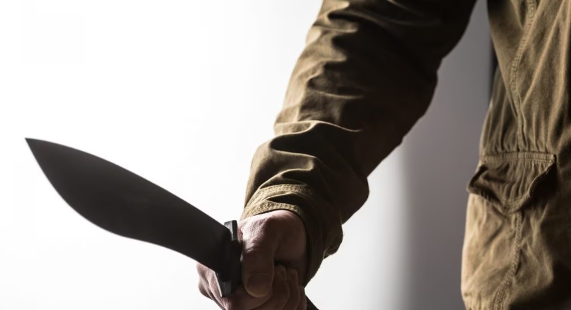 Milano – Follia totale : uomo colpisce persone in strada con un machete. Poteva essere una strage