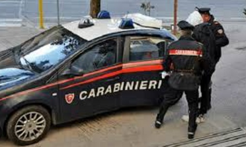 Orrore nel Milanese – “Vuoi rivedere i bambini?”, poi cerca di dare fuoco all’ex moglie. Arrestato