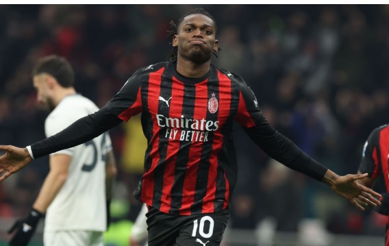 Il Milan vince ancora – Super Leao e finale da brivido. Allegri espulso, caos Var