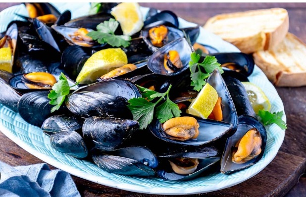 Scivola sull’impepata di cozze al ristorante – Sarà risarcita con 15mila euro. La sentenza