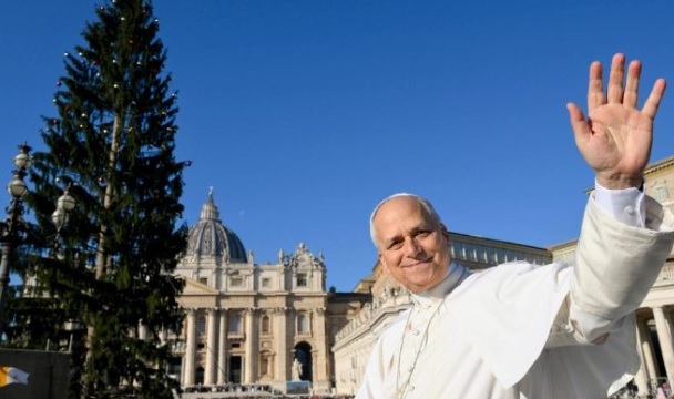 Papa Leone celebra il Natale: “Portiamo la speranza nei luoghi di dolore. L’economia distorta tratta gli uomini come merci”