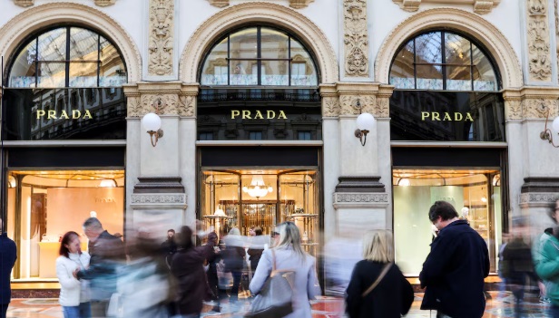 Prada ha acquisito Versace – Nasce il maxi colosso del lusso da oltre 6 miliardi di euro