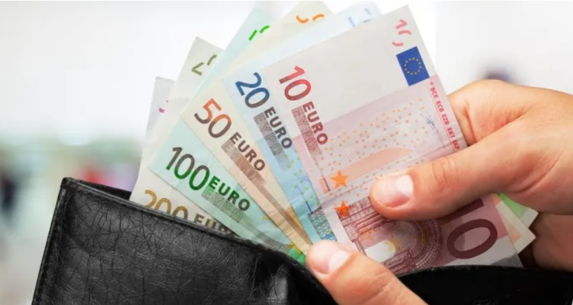 In Italia e in Grecia le persone sono più povere di 20 anni fa: sono i peggiori Paesi in Europa. Il crollo del reddito reale