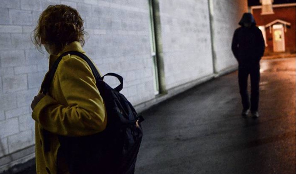 Quanto è sicuro camminare da soli di notte in Italia? La classifica in Europa