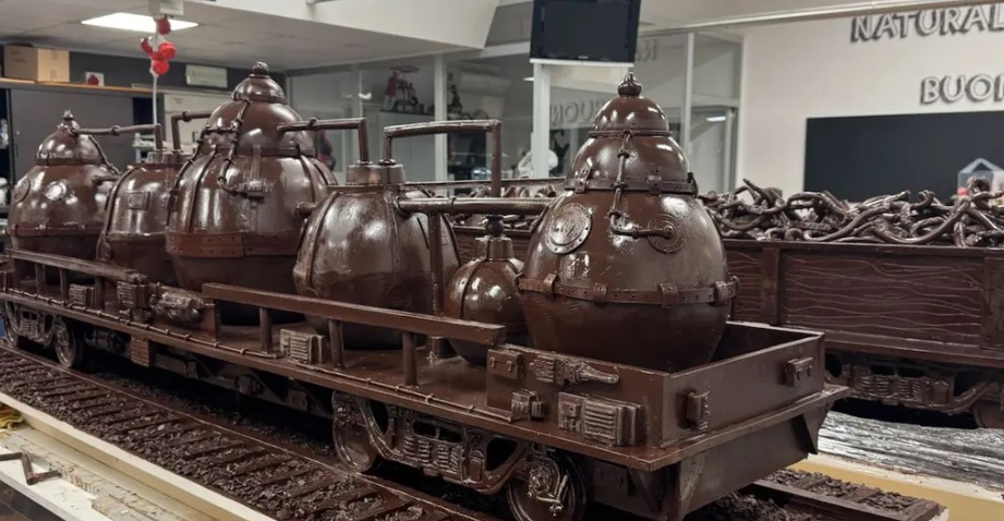A Milano arriva il Treno di cioccolato più lungo del mondo – 52 metri di sedili e vagoni di cioccolato: punta al Guinnes dei Primati