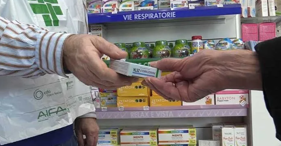 Povertà a Milano – Un milanese su 4 costretto a tagliare spese quotidiane e vacanze per curarsi. I dati allarmanti