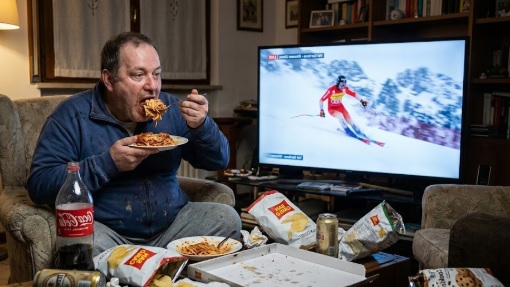 Il paradosso italiano – Ci esaltiamo per le medaglie olimpiche, ma nessuno (o quasi) pratica sport. E la sedentarietà costa 6 miliardi allo Stato