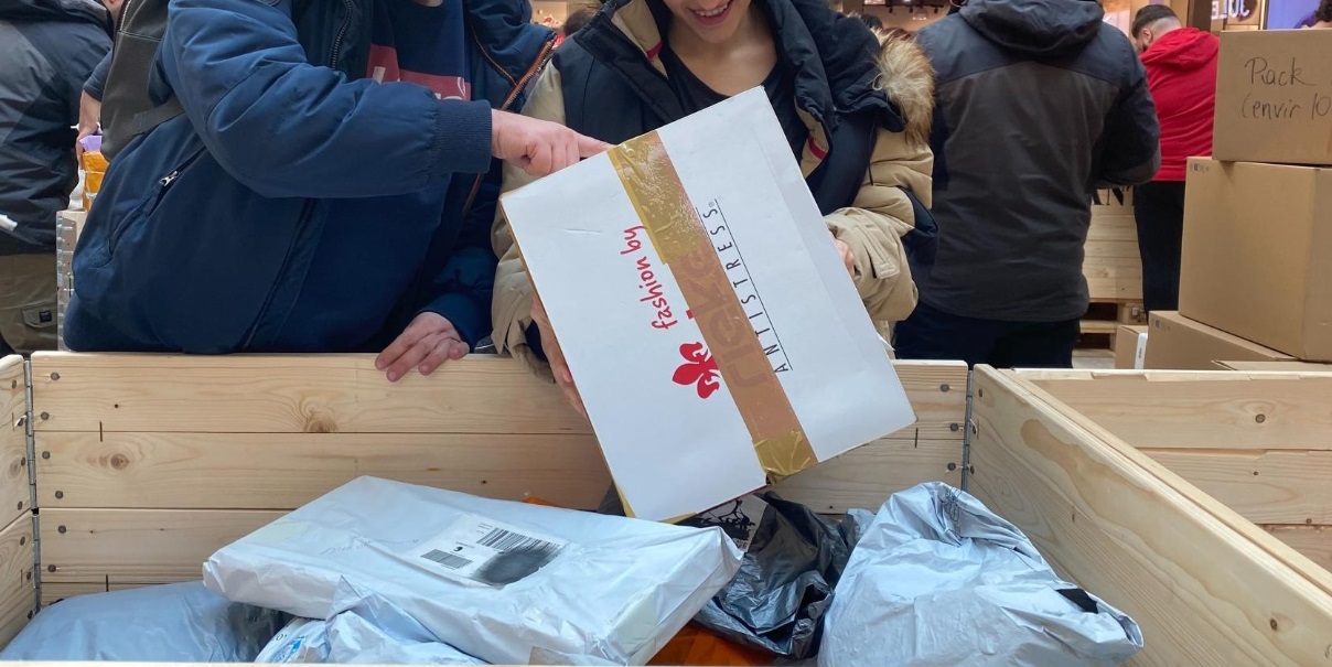 A Milano torna la ‘vendita al buio’ al Merlata Bloom: pacchi a sorpresa pagati a peso – Ecco di cosa si tratta