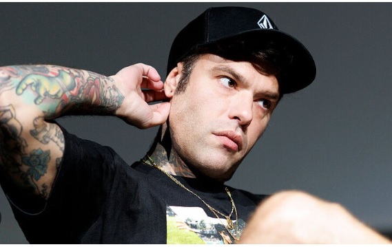 Fedez querelato dall’amico di Trump: “Voglio 5 milioni di euro.” La replica del rapper