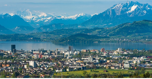 Fuga da Dubai – Con la guerra molti Expat si trasferiscono a Zug (Svizzera): “E’ un paradiso fiscale in un paradiso fiscale”