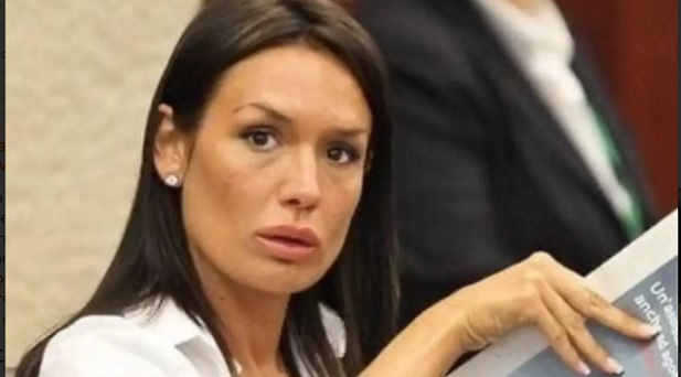Milano – Nicole Minetti, la Procura milanese ha confermato la grazia: «Non c’è nessun elemento contrario». Gli accertamenti
