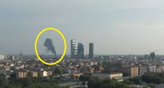 Milano – Incendio in concessionaria: alta colonna di fumo nero sulla città. Struttura sventrata