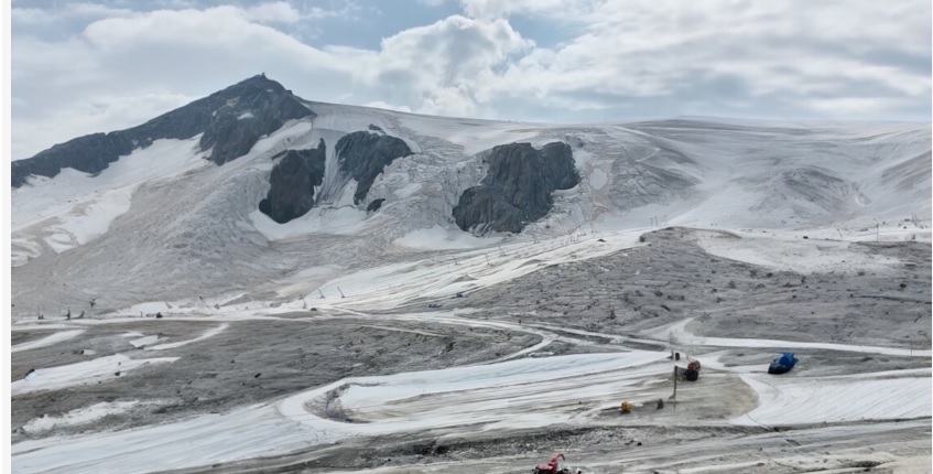 Caldo estremo – Il ghiacciaio del Plateau Rosa si scioglie: per la seconda volta nella storia chiude lo sci estivo. Temperature troppo alte